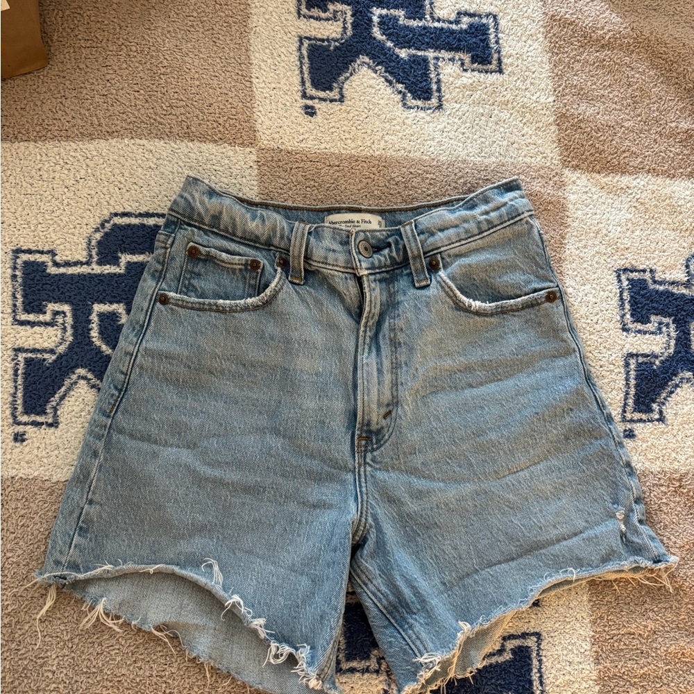 Abercrombie & Fitch The Dad Short High Rise Light Wash 25 Jean Shorts